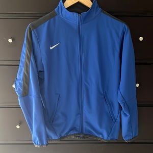 Nike light zipper jacket. Zipper pockets. Size L boy.